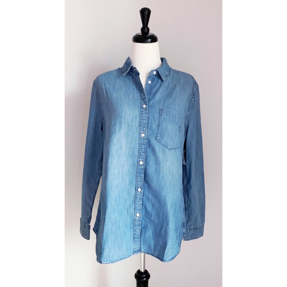 NWT GAP Denim Fitted Boyfriend Shirt